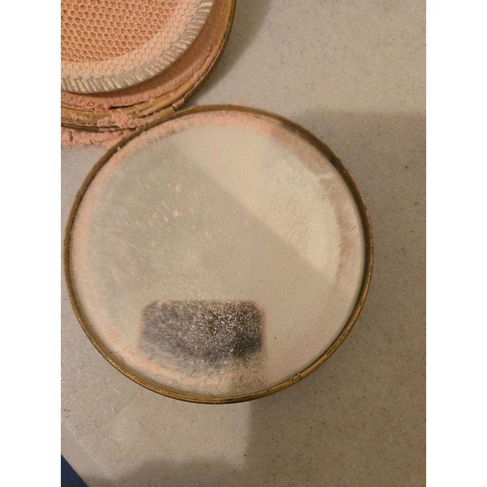 Vintage Compact Gold Tone Round Floral Engraved Powder w/ Mirror & Puff Patina